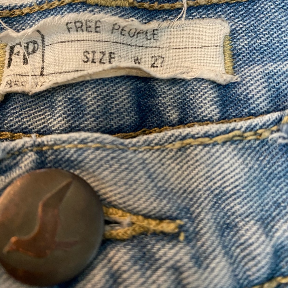 Free People Raw Hem distressed Jean shorts Size 27 - Picture 6 of 12